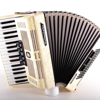 Immagine Rare German Made TOP Quality Accordion Weltmeister Unisella - 80 bass, 8 switches + Original Hard Case & Shoulder Straps - Excellent - Video - 15