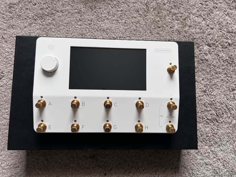 Neural DSP Quad Cortex 2021 - Present - Limited Edition White and Gold image 1