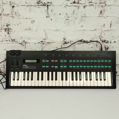 Yamaha DX100 49 Mini-Key Digital FM Programable Algorithm Synthesizer Keyboard
