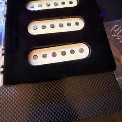 Fender 099-2237-000 Pure Vintage '65 Stratocaster Pickup Set 2010s - Vintage White image 1