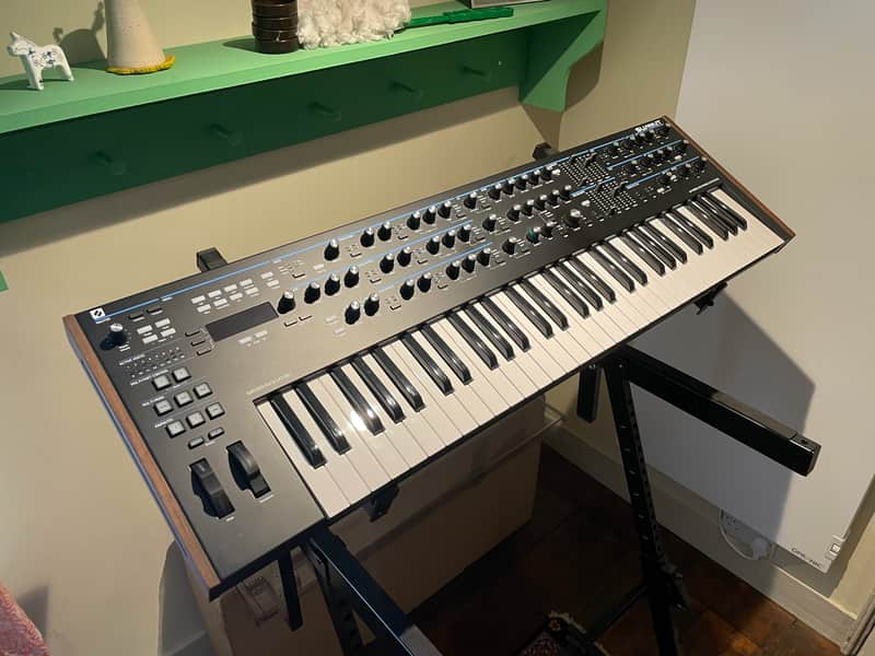 Novation Summit 61-Key 16-Voice Synthesizer image 1