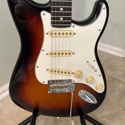 Fender Player II Stratocaster 2024 - Present 3-Color Sunburst image 2