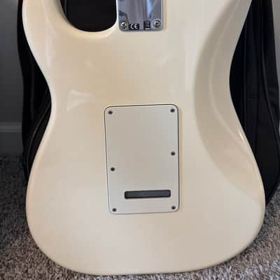 Fender Mexican Stratocaster - 2012 - Arctic White image 4