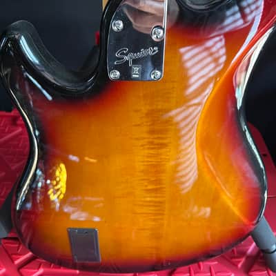 Squier Deluxe Dimension Bass IV 2015 - 2016 - 3-Color Sunburst image 3
