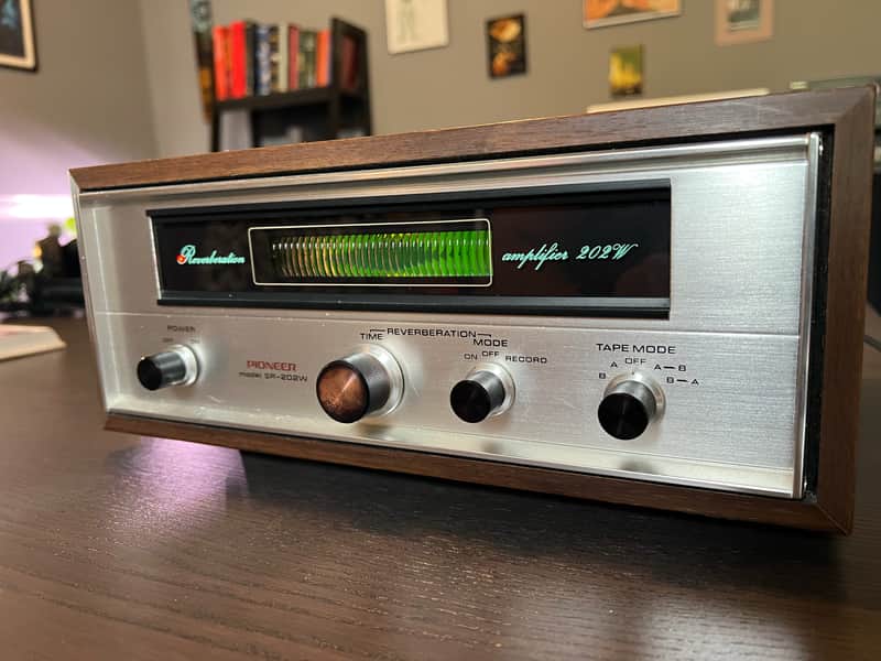 Pioneer SR-202W Reverb Amplifier 1971 - 1977 - Silver with Wood Sides