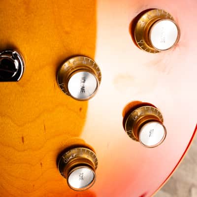 Gibson Les Paul Deluxe 70s, Cherry Sunburst | Demo image 22
