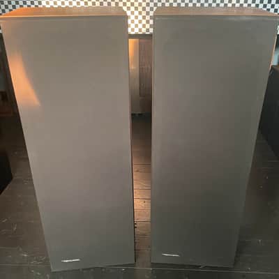 Realistic T-200 Vintage Floor Standing Tower Speakers Wood Veneer image 2
