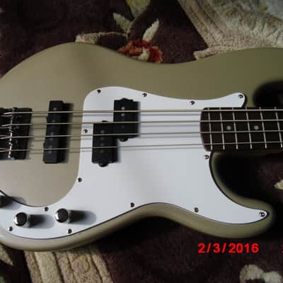 Squier P Bass/ PJ Bass Special Shoreline Gold (?) image 2