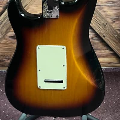 Fender American Deluxe Stratocaster® HSS 2004 - 3-Color Sunburst image 5