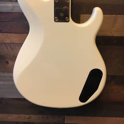 Yamaha BB1600 Left Handed Cream Wht. image 9