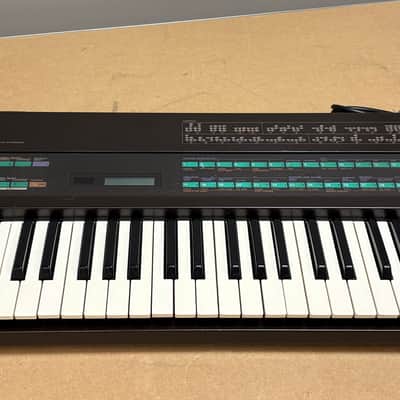 Yamaha DX7 Programmable Algorithm Synthesizer 1983 - 1987 - Black