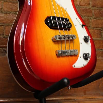 Godin Dorchester 4 Short Scale Bass 2017 Cherry Burst image 7