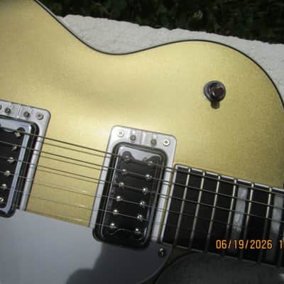 NOS Gretsch Electromatic G5220 Jet Guitar, 2021, Casino, TKL Case image 6