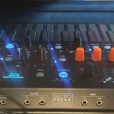 Arturia MicroFreak 25-Key Algorithmic Synthesizer with DECKSAVER AND HARD CASE image 5
