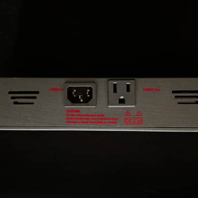 Walrus Audio Phoenix (US 110v) Clean Power Supply Cobalt / Light Blue Bird image 4