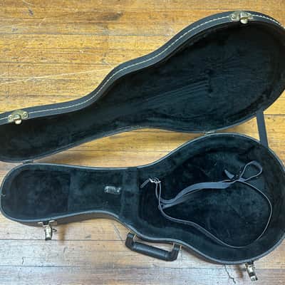Kentucky KM-650 Standard F-Style Mandolin with hardcase image 8
