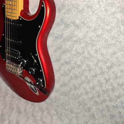 Squier Stratocaster 2004 - Metalic Red image 6