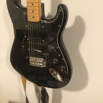 Squier SQ Stratocaster MIJ 1983-1984 - Black on Black maple neck image 4