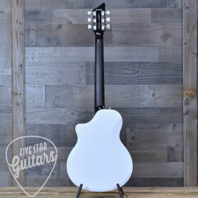 Pre-Owned Supro 1224DBHT Limited Edition David Bowie 1961 Dual Tone Hardtail - White with Hardshell Case image 6
