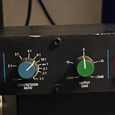 dbx 160A Compressor Limiter 2000s Overeasy EU Model image 1