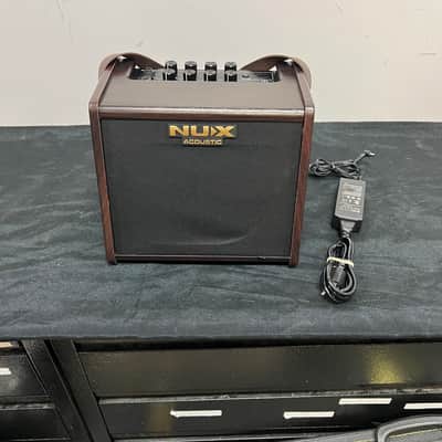 Used NUX AC-25 25-watt 1 x 6.5-inch Acoustic Guitar Combo Amp with Rechargeable Battery image 1