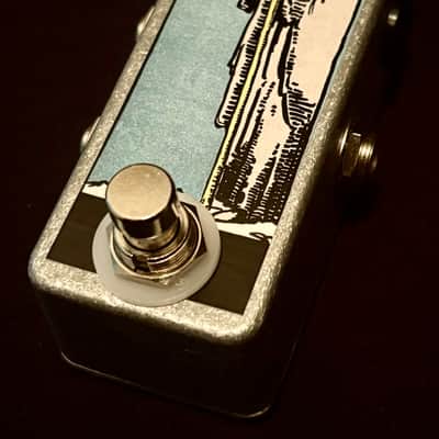 Saturnworks A/B Box Guitar Switch Pedal with LED & Hermit Graphic + Neutrik Jacks - Handcrafted in California