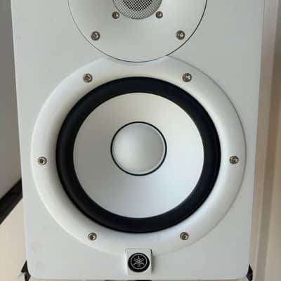 Yamaha HS7 6.5" Powered Studio Monitor (Pair) White image 3