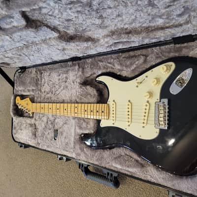 Fender American Professional II Stratocaster with Maple Fretboard 2020 - Present - Black image 4