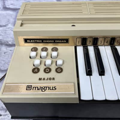 Magnus Model 7000 Chord Organ image 2