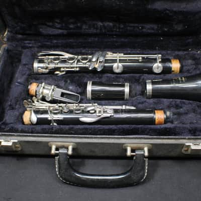 A  U.S.A. Selmer-Bundy Bb Clarinet in it's Original Case & Ready to Play   # 6 C image 1