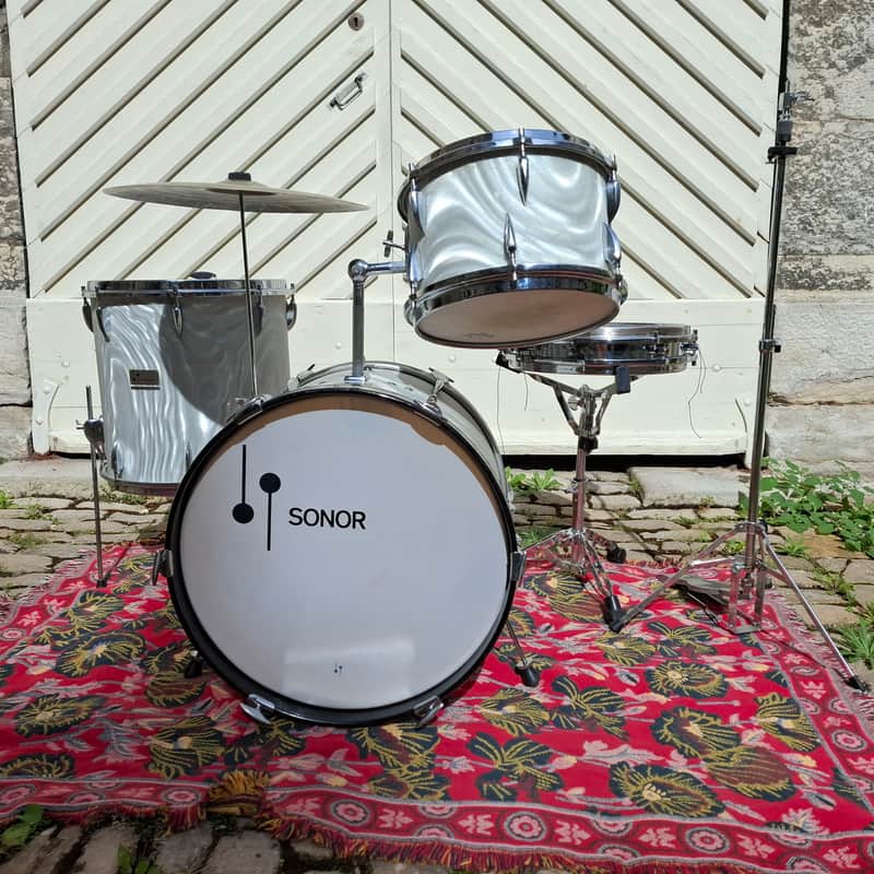 60’s Sonor Tear drop White satin flame