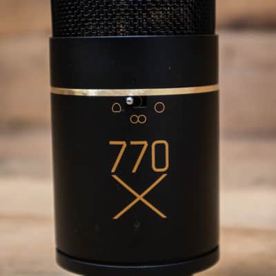 B-Stock MXL 770x Multi-pattern Condenser Microphone Package with Shock & Cable image 4