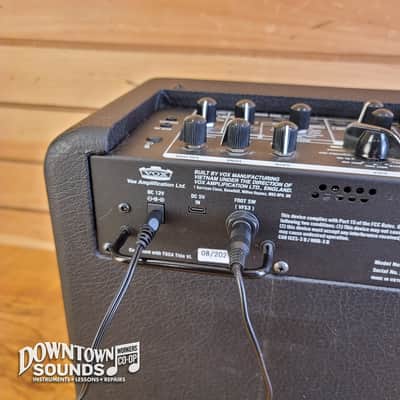 Vox Mini Go 10 Portable Modeling Amplifier with Vox Three-Button Footswitch & Power Supply image 5