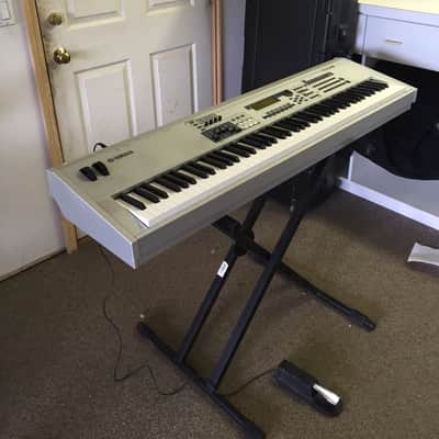 Yamaha MO8 2005 Gray image 2