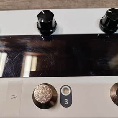TC Electronic Plethora X5 TonePrint Multi-Effects Pedalboard 2020 - White image 5