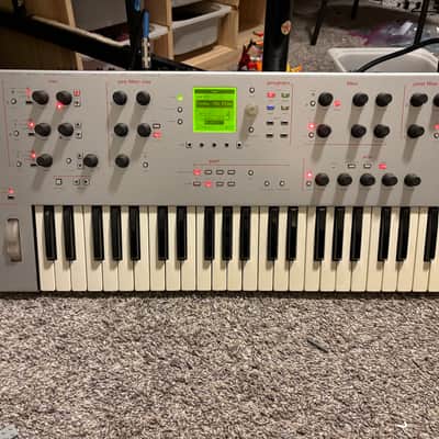 Alesis Ion 49-Key Analog Modeling Synthesizer 2000s - Silver