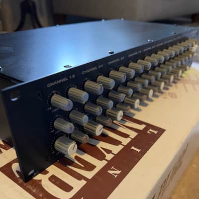 Samson PL1602 - 16 Channel Rack-mountable Line Mixer image 9