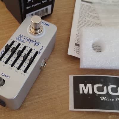 Mooer Graphic B Bass EQ Pedal - White image 4