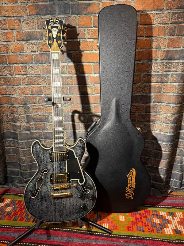 D'Angelico Excel Mini - Black Dog Finish- Hard Case