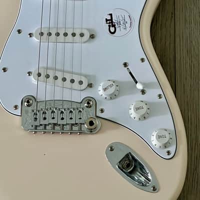 G&L Tribute Series Legacy with Maple Fretboard Olympic White image 3