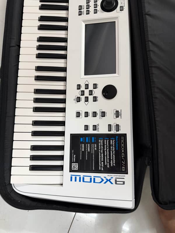 Yamaha MODX6 61-Key 16-Voice Synthesizer 2022 - Present -WHITE image 1