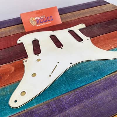 Real Life Relics White Stratocaster® Pickguard 8 Hole White 3 Ply Aged   [PGU3] image 3