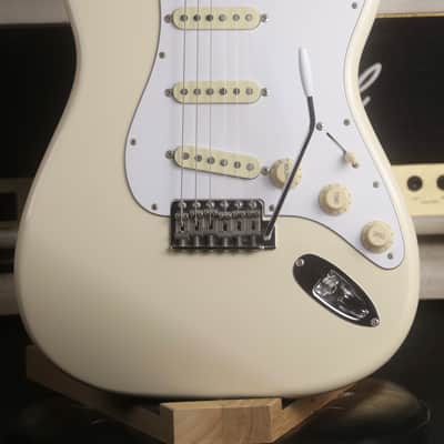 Fender Stratocaster ST-62, Crafted in Japan 2006-2008 - Vintage White image 2