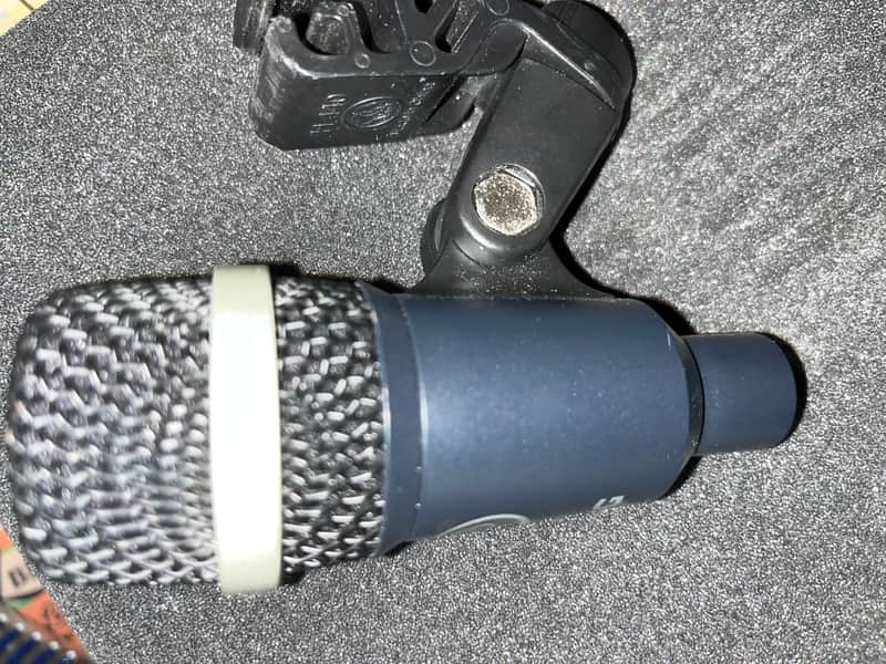 AKG D40 Cardioid Dynamic Instrument Mic 2010s - Black image 1