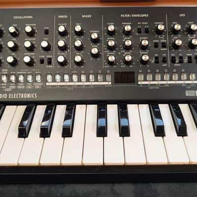 Roland SE-02 Boutique Series Synthesizer Module with K-25m