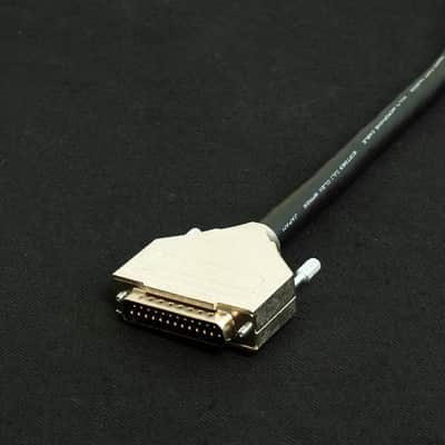 Mogami 2932 High Performance Studio Grade DB25 to 8 x TRS Jack 2 Metres image 2