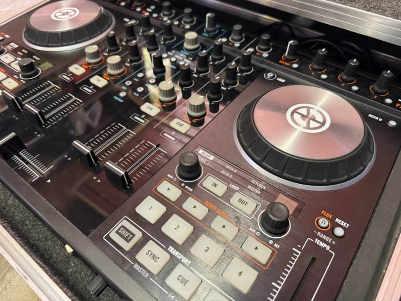 Native Instruments Traktor Kontrol S4 MK2