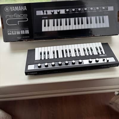 Yamaha Reface CP Mini Mobile Keyboard - Black image 3