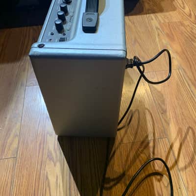 Fender Mustang I V.2 20-Watt 1x8" Modeling Guitar Combo image 5