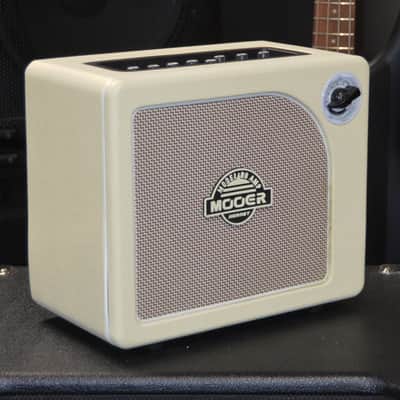 Mooer Hornet Guitar Modeling Amplifier – Used - White Tolex image 4